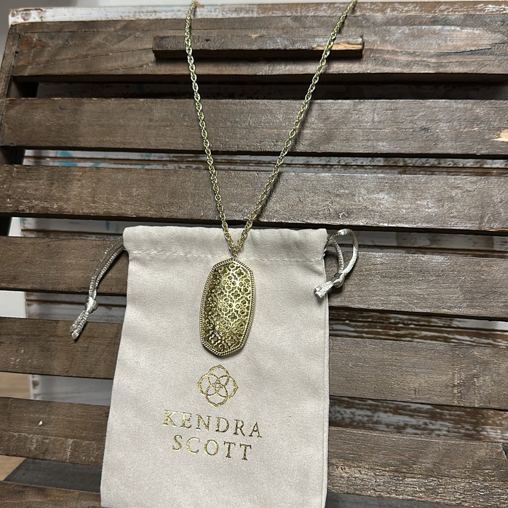 Kendra Scott euc Rae sig filigree design long gold pendant chain necklace - Picture 4 of 6